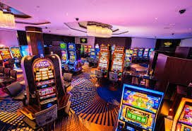 Bingo Ball ဆွဲပွဲ ကစားသမားများ ဂိမ်းကစားနေစဉ်